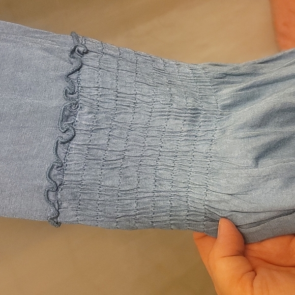 Nwt, 1x Studio West Long sleeved an gathered top/sleeve ombre blue. - Picture 4 of 8